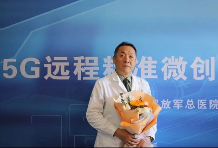 孟元光教授实施3000公里超远程机器人手术，为“5G精准微创外科联盟建设项目启动”增添亮丽光彩