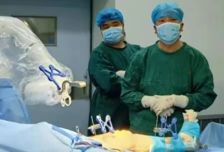 Yunnan Tour of Honghu | Two Successive Robot-Assisted TKA Surgeries Completed in Zhaotong Second People's Hospital