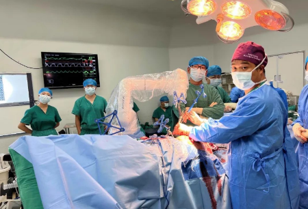MicroPort® Honghu orthopedic surgical robot successfully performs first total hip replacement surgery