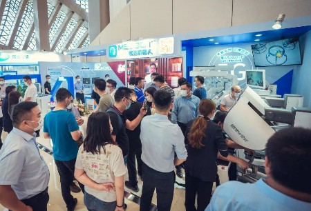MicroPort® MedBot® attends the 16th Annual Conference of Chinese Hospital