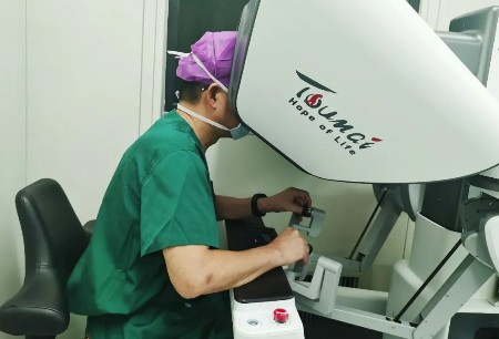 The First Radical Treatment for Left Renal Cancel with Renal Vein Cancer Assisted with MicroPort® Toumai® in China was Successfully Completed in The First Affiliated Hospital of Sun Yat-sen University
