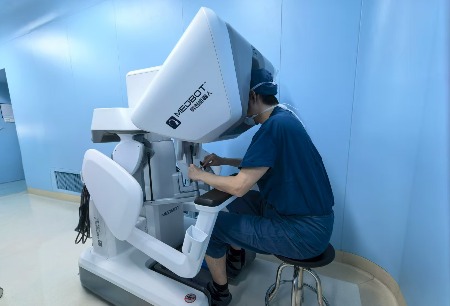 Toumai® Robot Assists in Complex Pancreaticoduodenectomy with SMV Resection and Prosthetic Graft Reconstruction