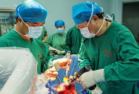 Yunnan Tour of Honghu | First Surgery of MicroPort® MedBot®-Assisted-TKA-Multi-Center Research Successfully Completed in Dali First People's Hospital