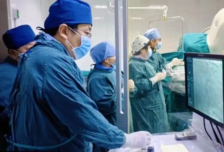 R-ONE®血管介入手术机器人完成西北区首例注册临床试验