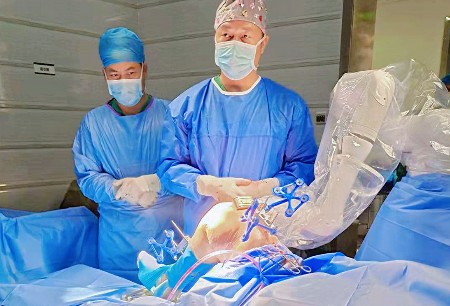 Yunnan Tour of Honghu | MicroPort®MedBot®-Assisted TKA Multi-Center Research -- First Case in Pu’er, a Large Ethnic Prefecture-Level City! Robot-Assisted TKA Successfully Completed in No. 927 Hospital