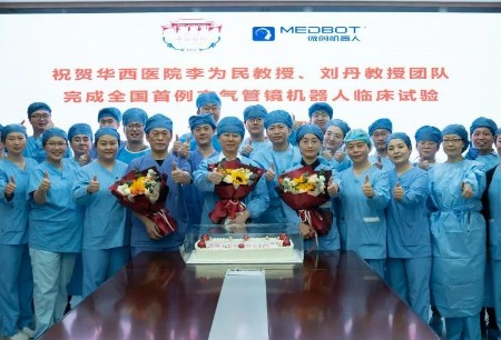 Fill up Domestic Gap | The first surgery is completed with Chinese-developed non-invasive surgical robot through natural cavity, which is expected to solve the clinical dilemma of early diagnosis and treatment of cancer.