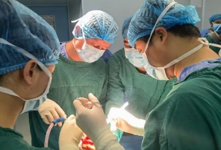 Yunnan Tour of Honghu| MicroPort®MedBot®-Assisted TKA Multi-Center Research —— First Case Completed in Tibetan Autonomous Prefecture! 5 successive robot-assisted TKA were completed in the People's Hospital of Diqing Tibetan Autonomous Prefecture.