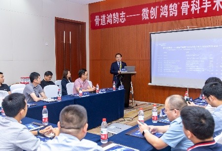 鸿鹄®机器人亮相中华医学会第九届全国髋关节外科学术大会