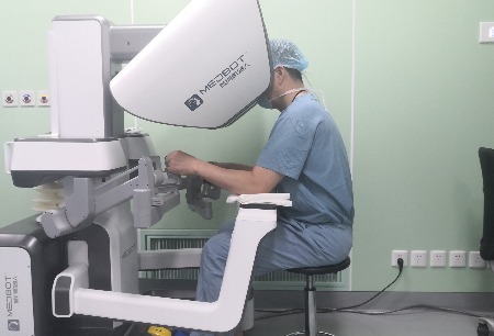 挑战外科手术“珠穆朗玛峰”！图迈®完成国产机器人首例胰十二指肠切除手术