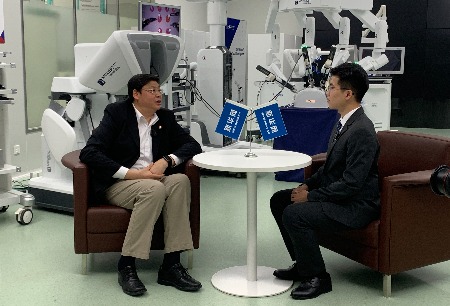 新华网专访 | 微创®机器人集团刘雨：探索5G远程机器人手术，助力医疗资源有效共享