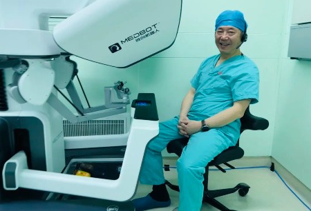 Toumai® assists Academician Zhang Xu in performing the challenging