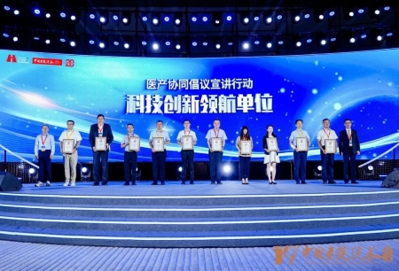 图迈®机器人亮相第十九届中国医院院长年会，以“5G远程”擘画中国式现代化医疗新图景