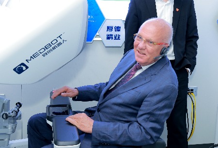 通讯距离6.4万公里,再创远程手术世界纪录!图迈®全球临床协作网络加速成形