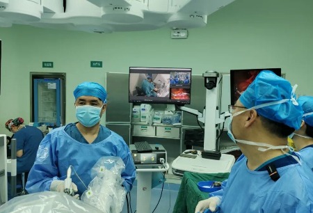 减重“家门口”搞定！阿克苏地区第一人民医院完成两例5G远程机器人减重手术